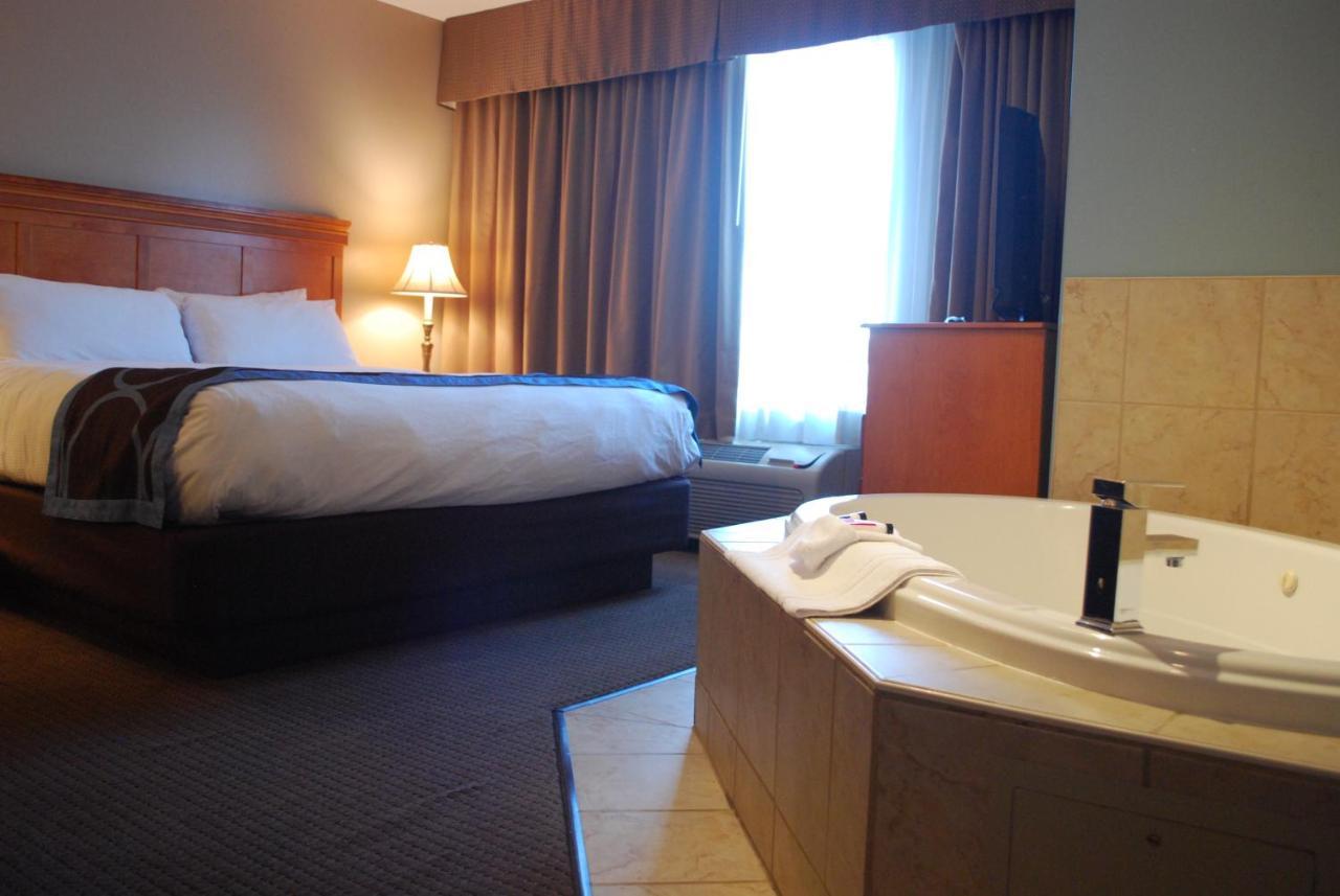 Super 8 By Wyndham Edmonton South Otel Dış mekan fotoğraf