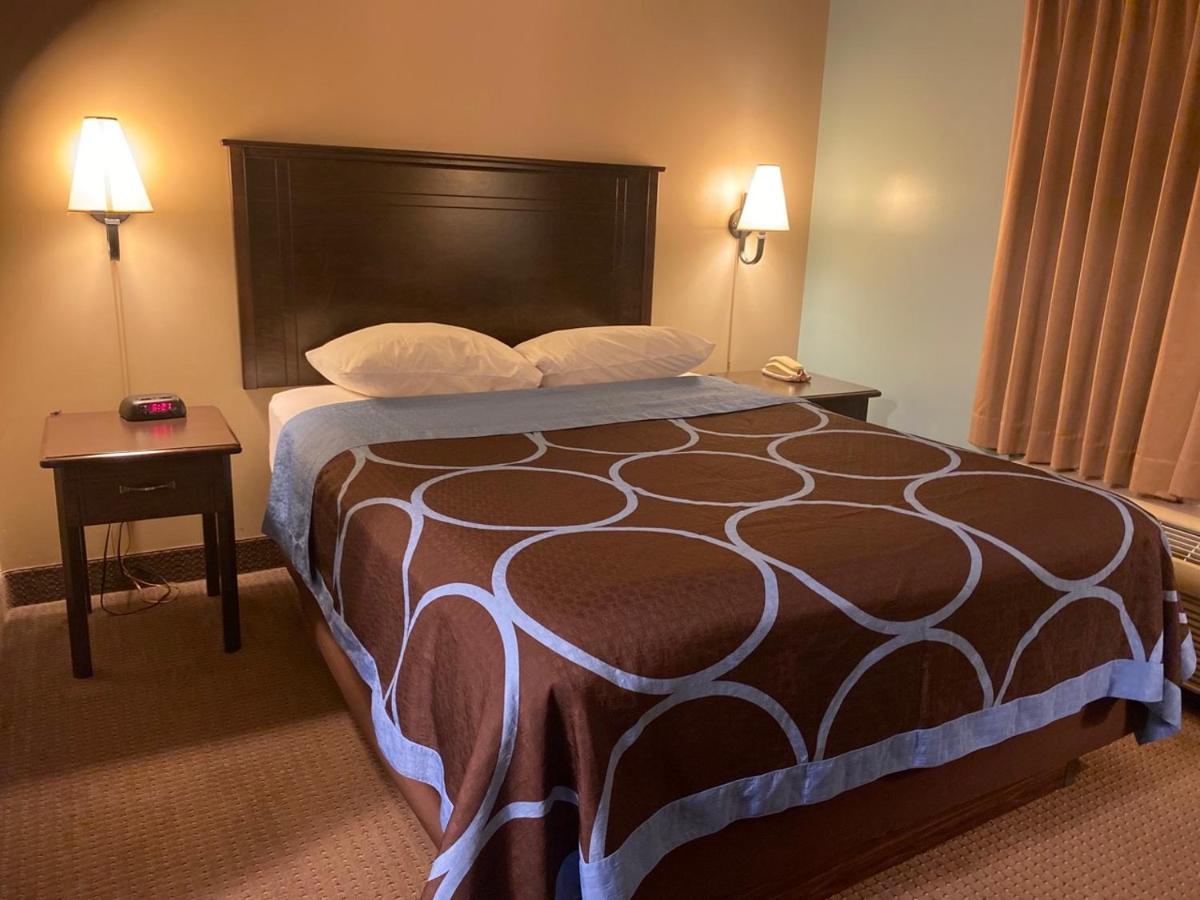 Super 8 By Wyndham Edmonton South Otel Dış mekan fotoğraf