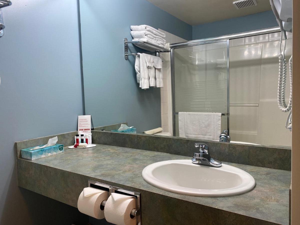 Super 8 By Wyndham Edmonton South Otel Dış mekan fotoğraf