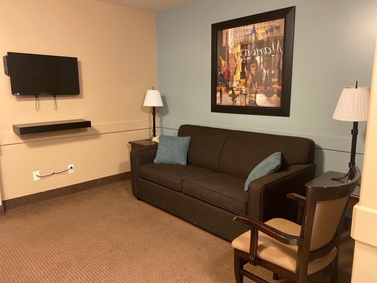 Super 8 By Wyndham Edmonton South Otel Dış mekan fotoğraf