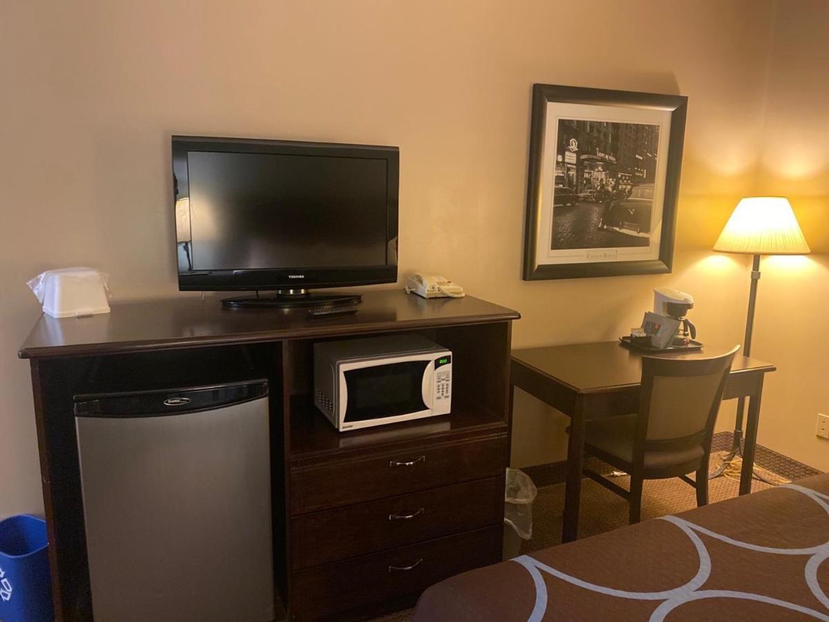 Super 8 By Wyndham Edmonton South Otel Dış mekan fotoğraf