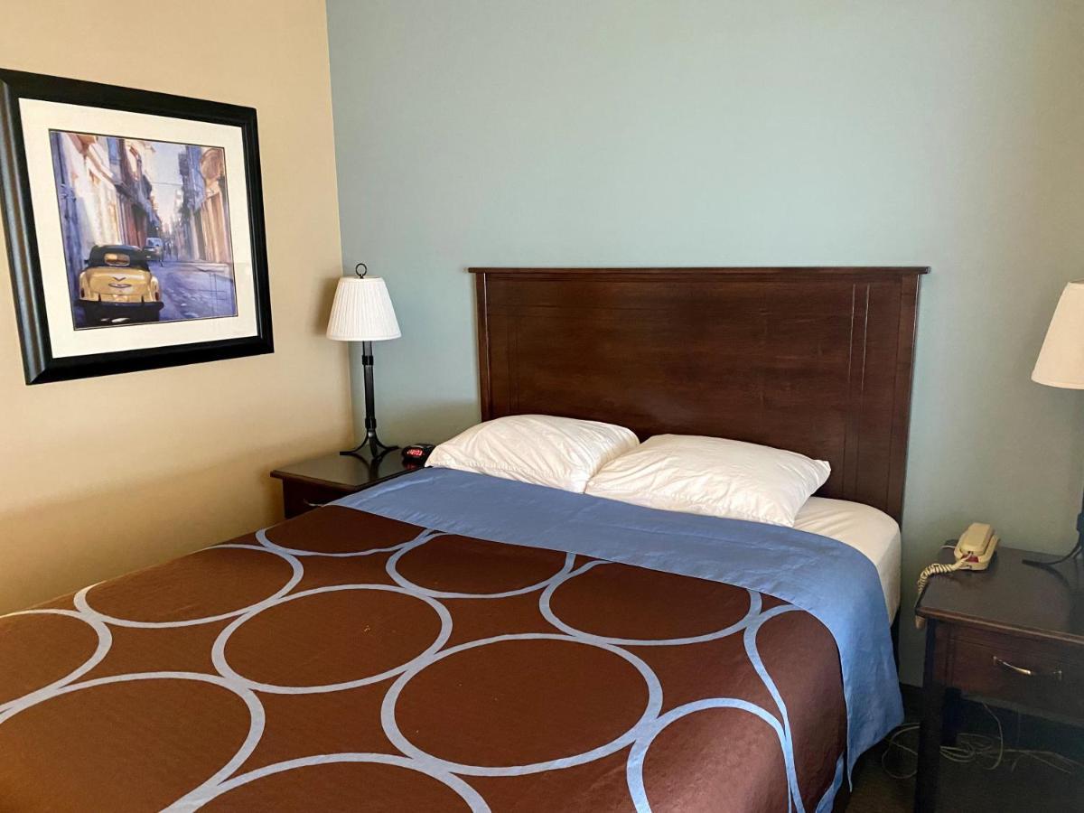 Super 8 By Wyndham Edmonton South Otel Dış mekan fotoğraf