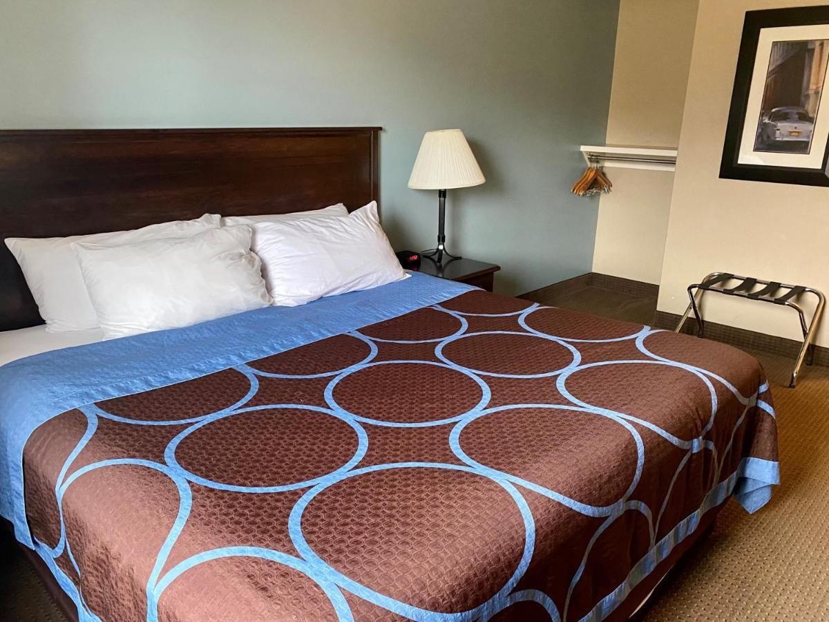 Super 8 By Wyndham Edmonton South Otel Dış mekan fotoğraf