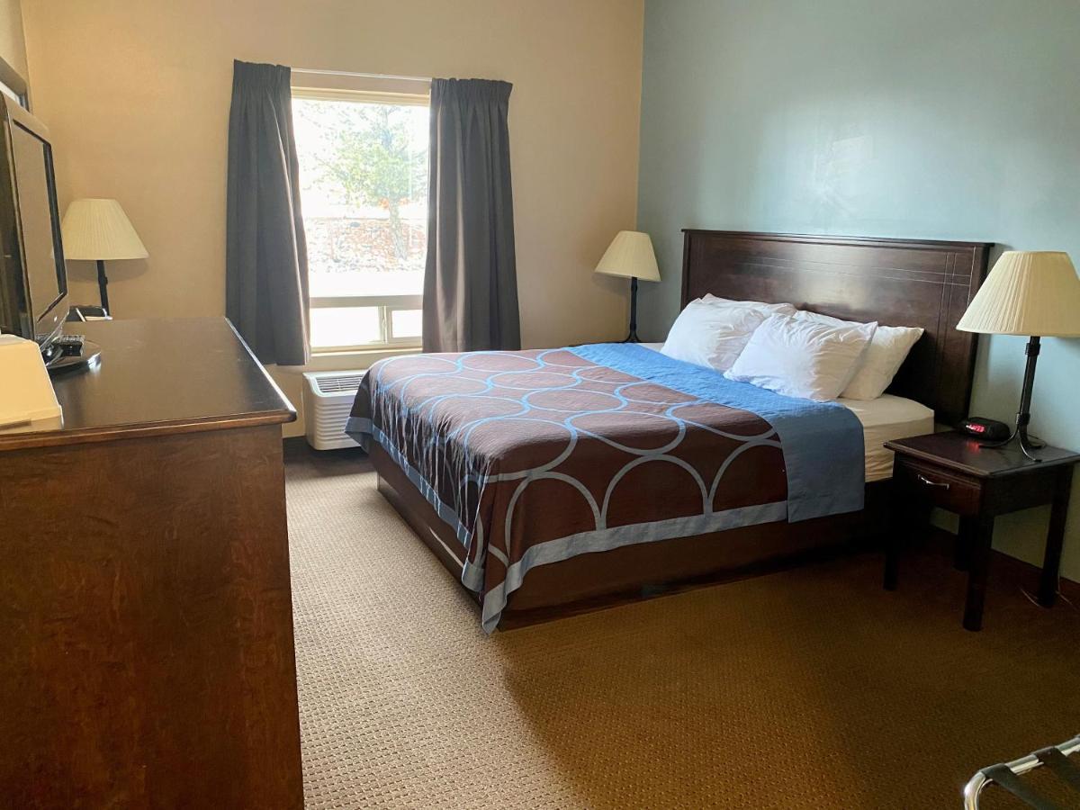 Super 8 By Wyndham Edmonton South Otel Dış mekan fotoğraf