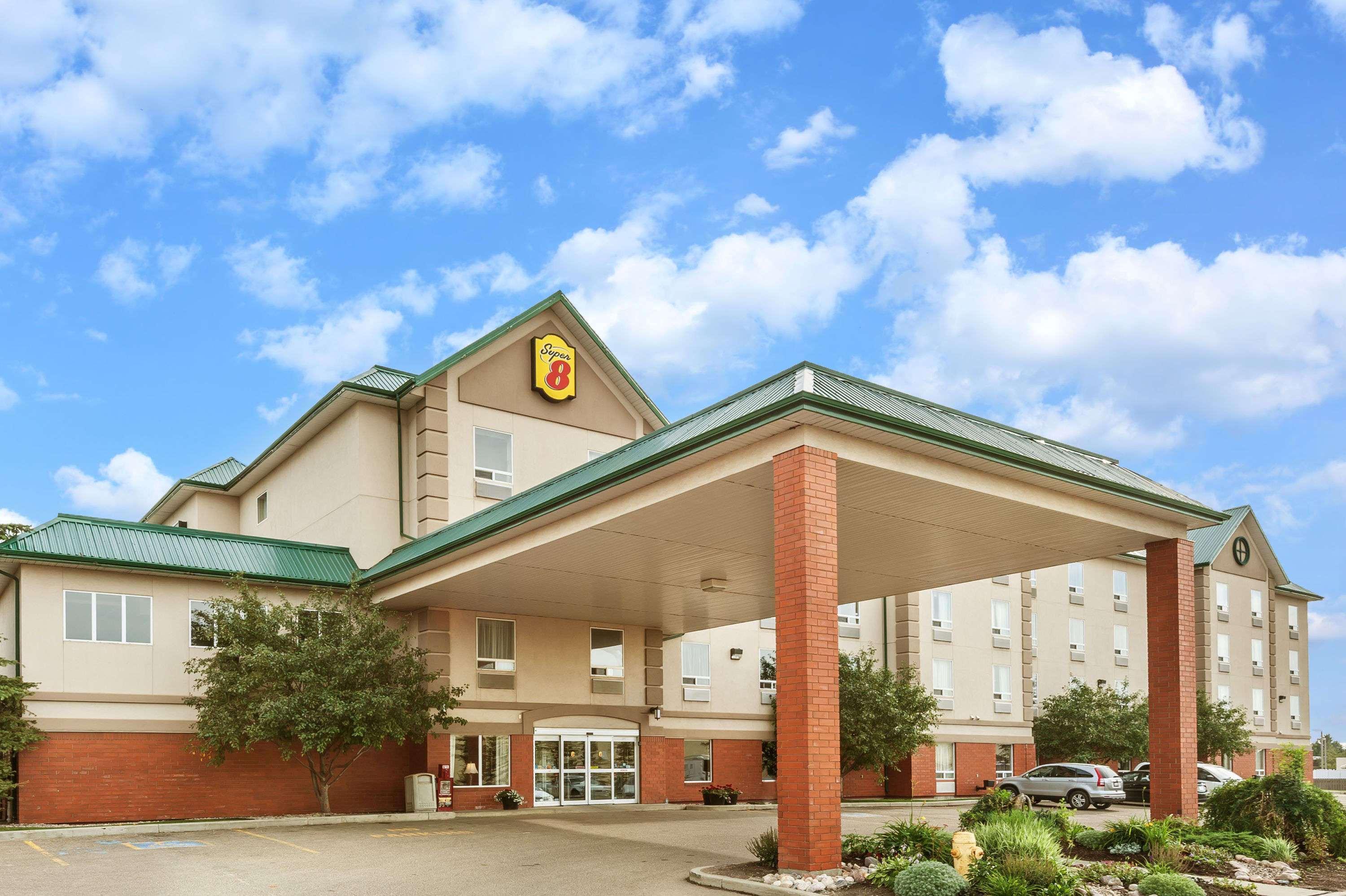 Super 8 By Wyndham Edmonton South Otel Dış mekan fotoğraf