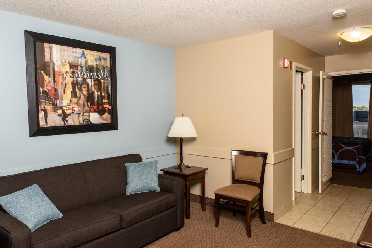 Super 8 By Wyndham Edmonton South Otel Dış mekan fotoğraf